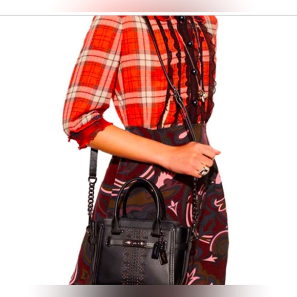 🌺Coach BANDANA RIVETS BLACK SWAGGER 21 LEATHER SATCHEL🌸🌺 - Picture 10 of 10